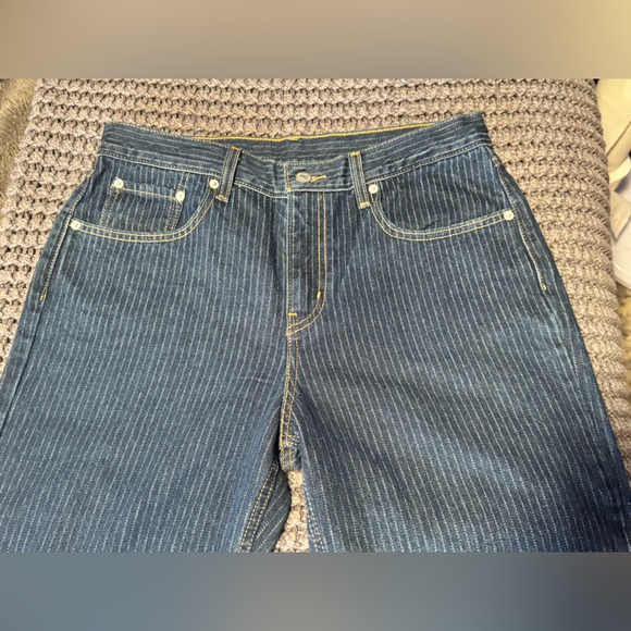 💙🩵 Pinstripe Levi’s 🩵💙 - Picture 3 of 6